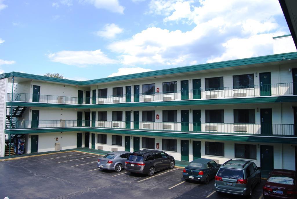 Travelodge By Wyndham Chambersburg Exterior photo